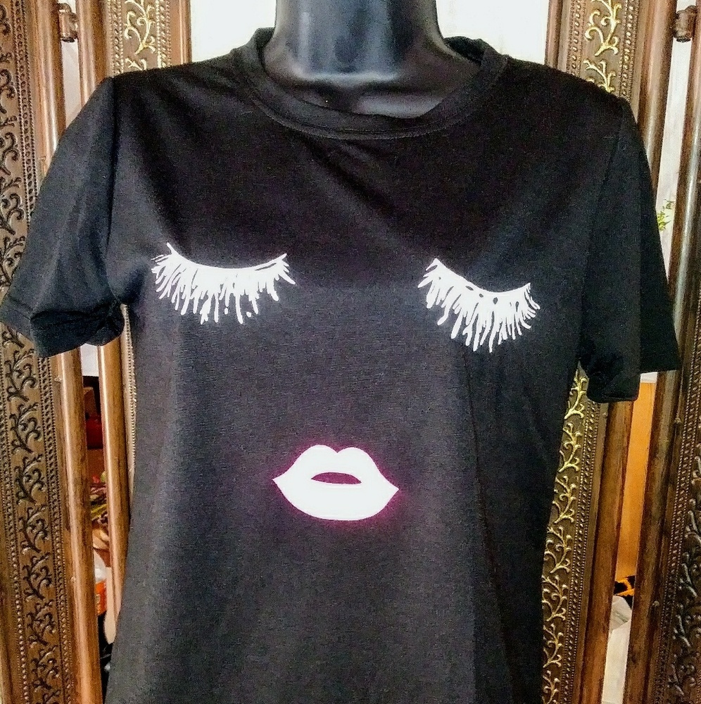 Women printed casual Tee.